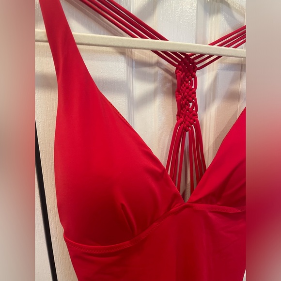 red one piece swimsuit with tags and liner - Picture 2 of 11